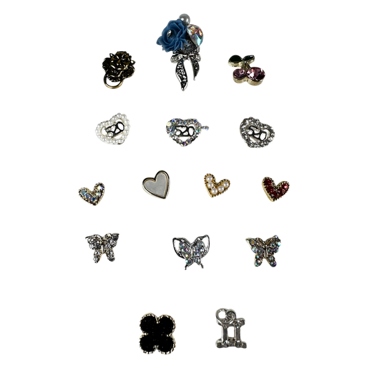 Rósir, kirsuber, hjarta með perlum og gulli, demanta hjörtu, fjögurra blaða smári